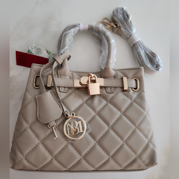 Badgley Mischka Diamond Quilted Bag With Optional Crossbody Strap In Beige! - Picture 10 of 13